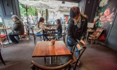 Ресторантьорите се възмущават от покачването на ДДС